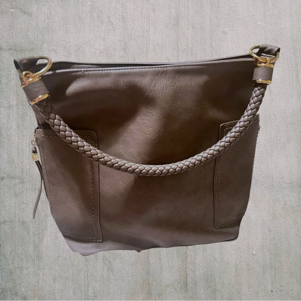 Miztique PU handbag EUC. Versatile styling and craftsmanship. Very luxurious! - Picture 7 of 10